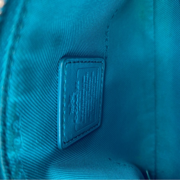 Coach Corner Zip Wristlet in Colorblock Leather - Turquoise and Black - Picture 3 of 4